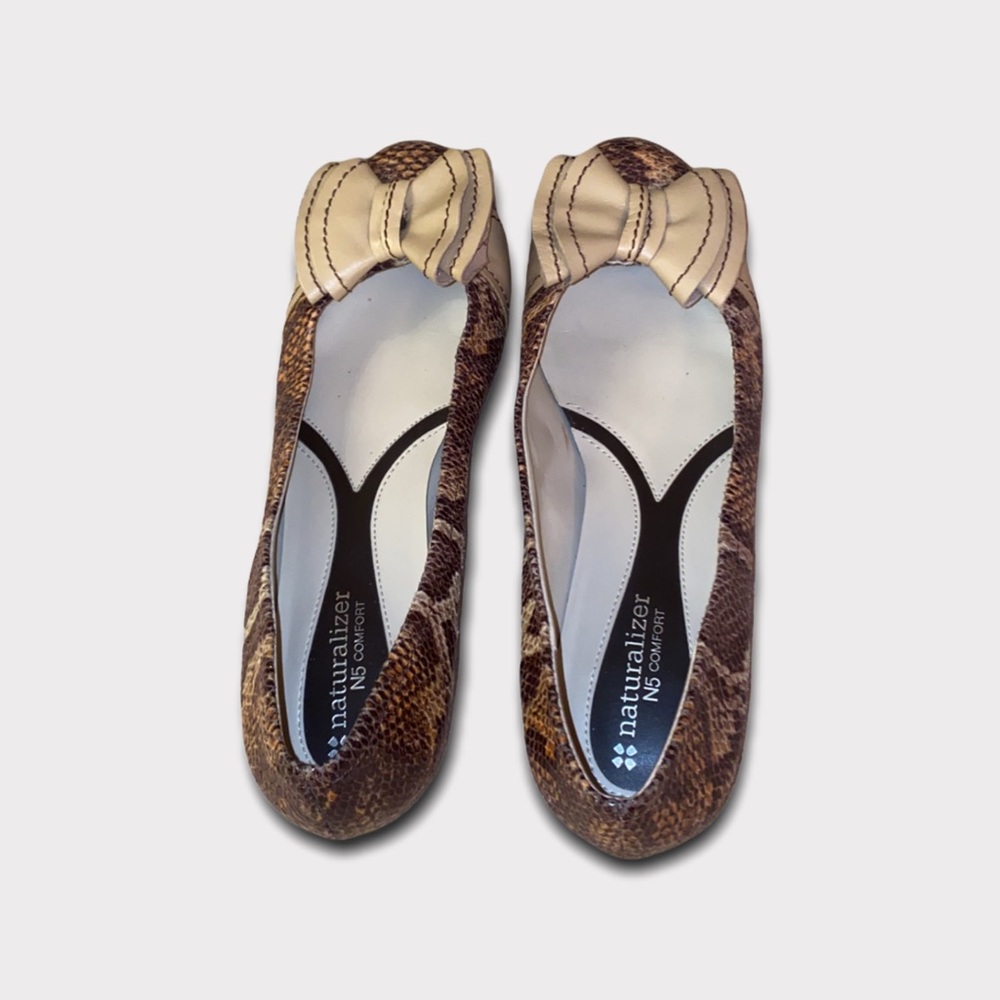 Naturalizer Snake Design Small Heel Shoes!!